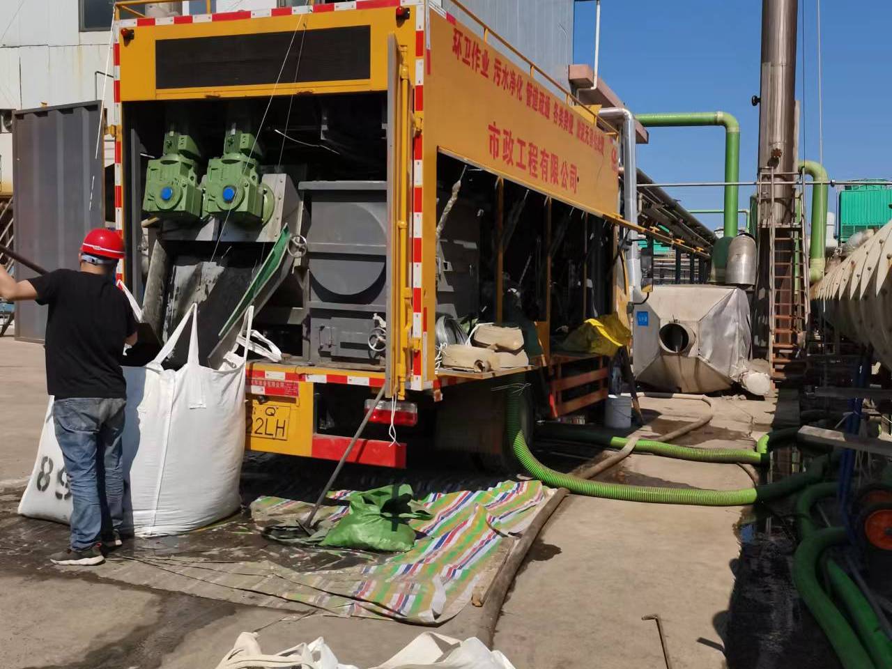 加茂镇淤泥压干处理