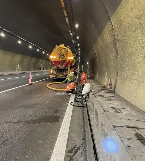 加茂镇隧道排水渠清淤